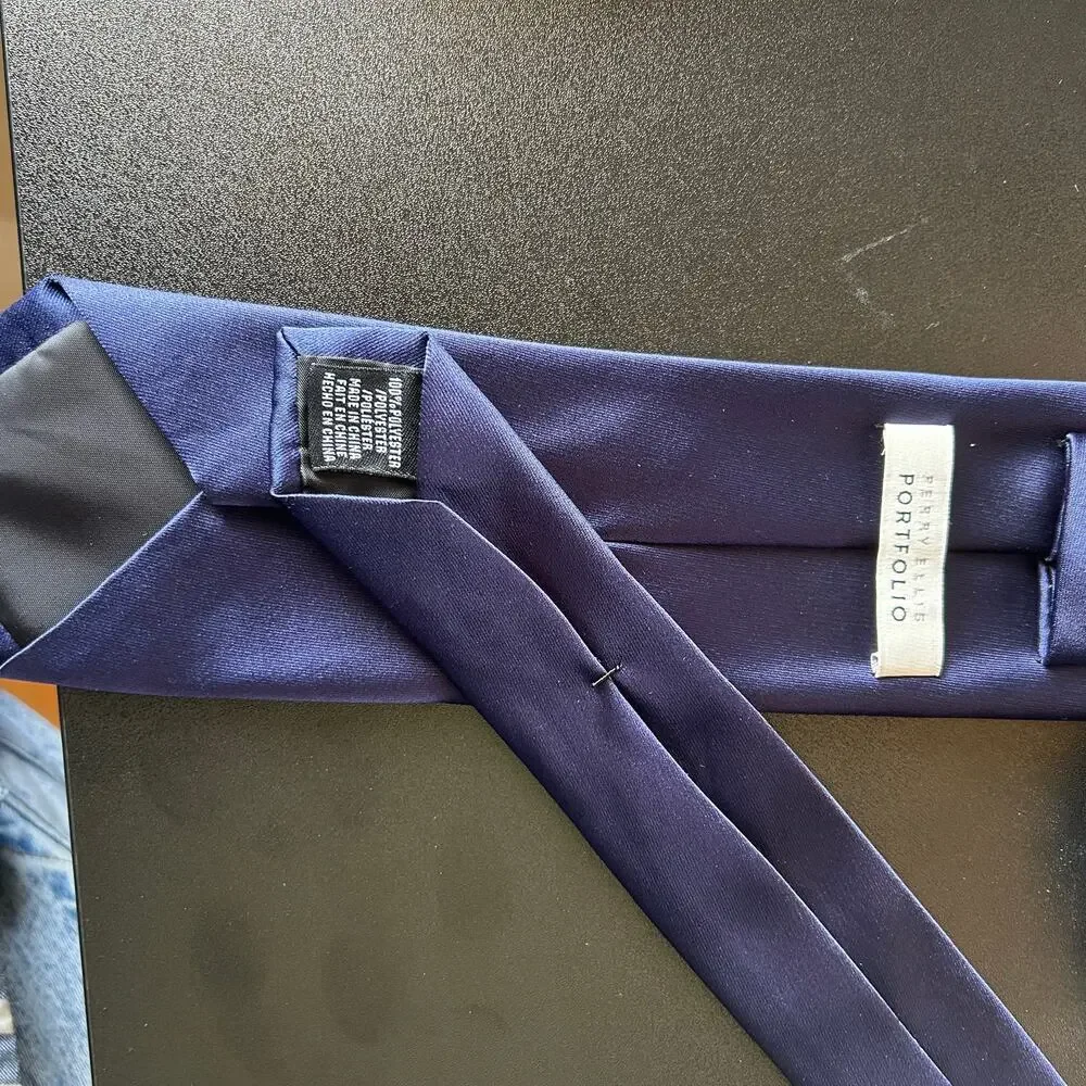 Perry Ellis Portfolio Men's 100% Polyester Solid Navy Blue Silk-Feel Tie
